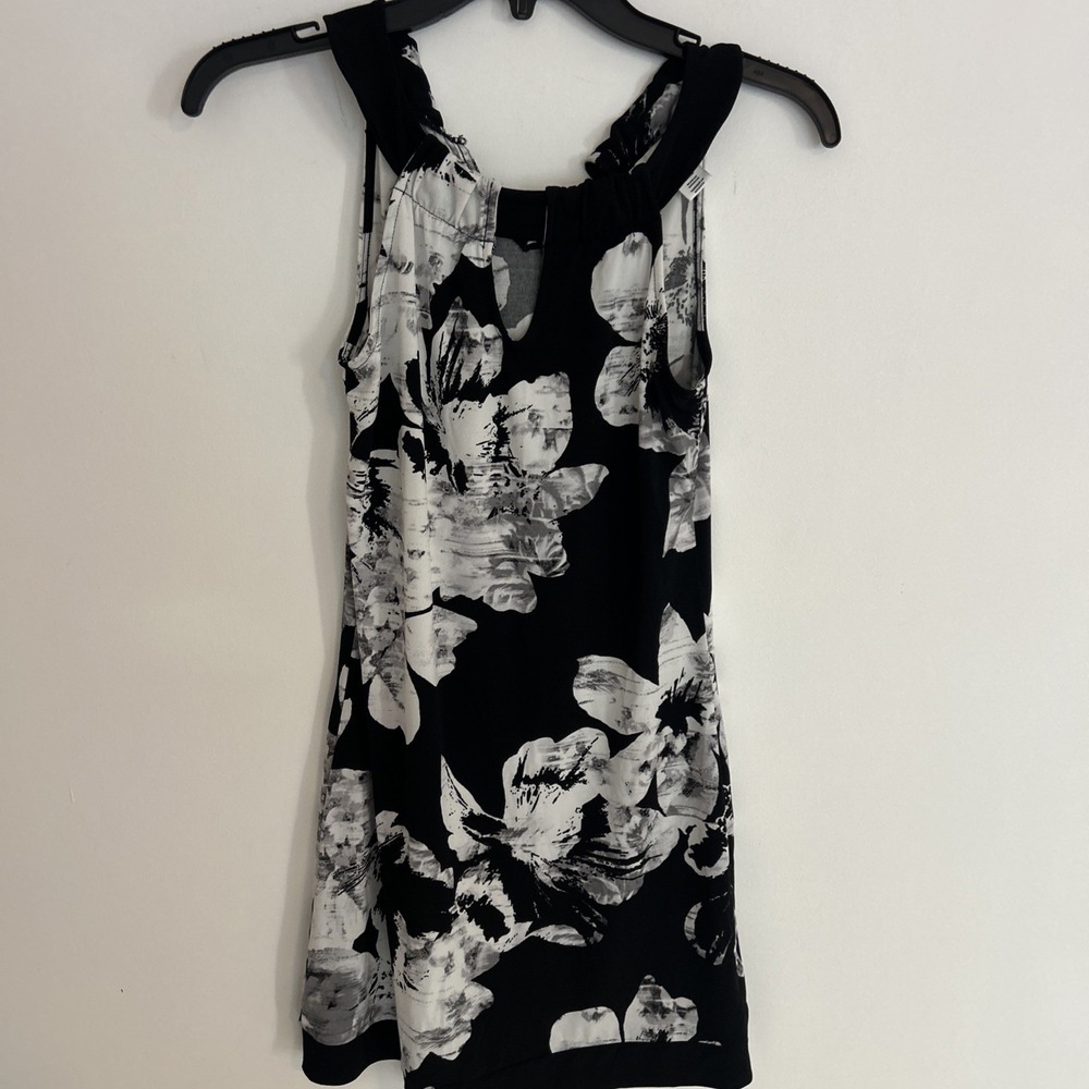 WHBM Women's‎ XXS TOP BLACK AND WHITE FLORAL Sleeveless Long Top